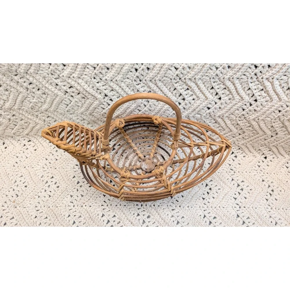 Vintage Wicker Chicken Basket Rattan Hen Egg Basket Farmhouse Decor 13x8x7
